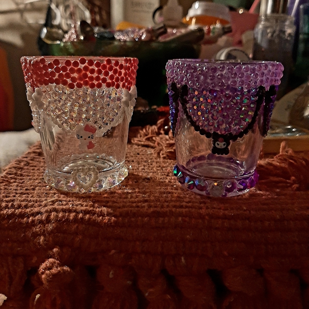 Hello Kitty & Kuromi shot glass set